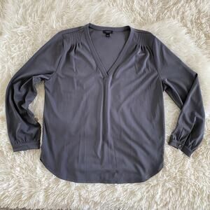 Ann Taylor Factory Pintuck Detail V-Neck Blouse in Gray, size L